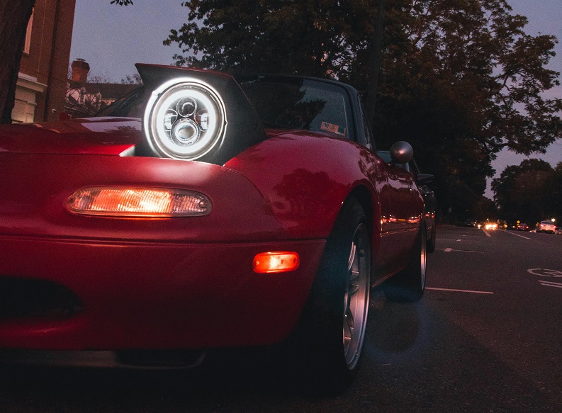 A classic sports car with pop-up headlights, showcasing the timeless design of retro automotive engineering.