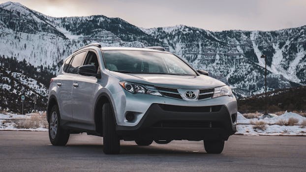 A silCrossover vs. SUV side-by-side comparison – A modern crossover parked next to a traditional SUV, showcasing size and design differences.e.