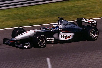 mika hakkinen driving mclaren MP4 14